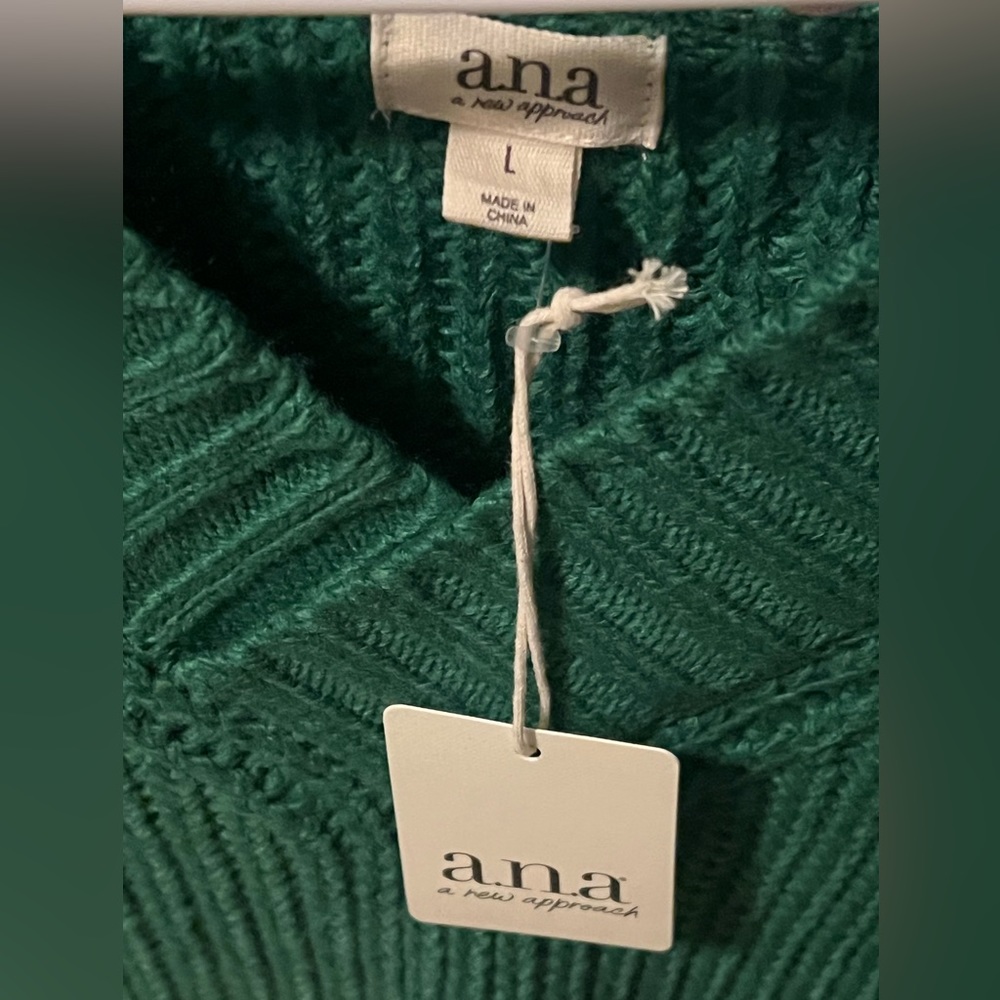NWT Green beautiful sweater!!!